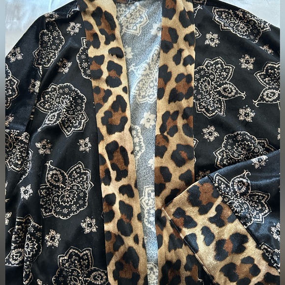 Leopard Print Velvet Robe - Picture 6 of 6
